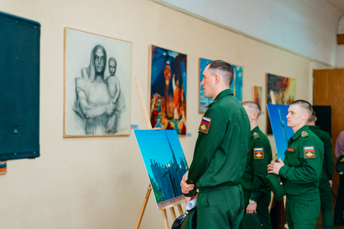 В Центральном офицерском клубе ВКС открылась масштабная выставка картин художника и скульптора Федора Сушкова