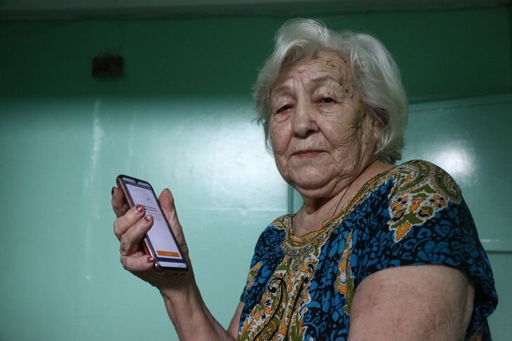    Многие пенсионеры предпочитают получать пенсии через банки. Фото из архива VN.ru