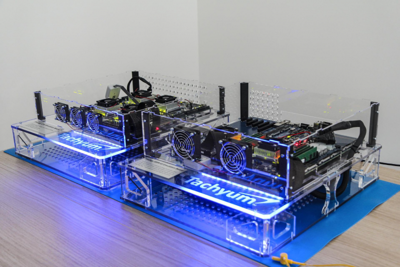 Система симуляции кремния Tachuym Prodigy. Слева расположена плата с FPGA. Источник: Tachyum