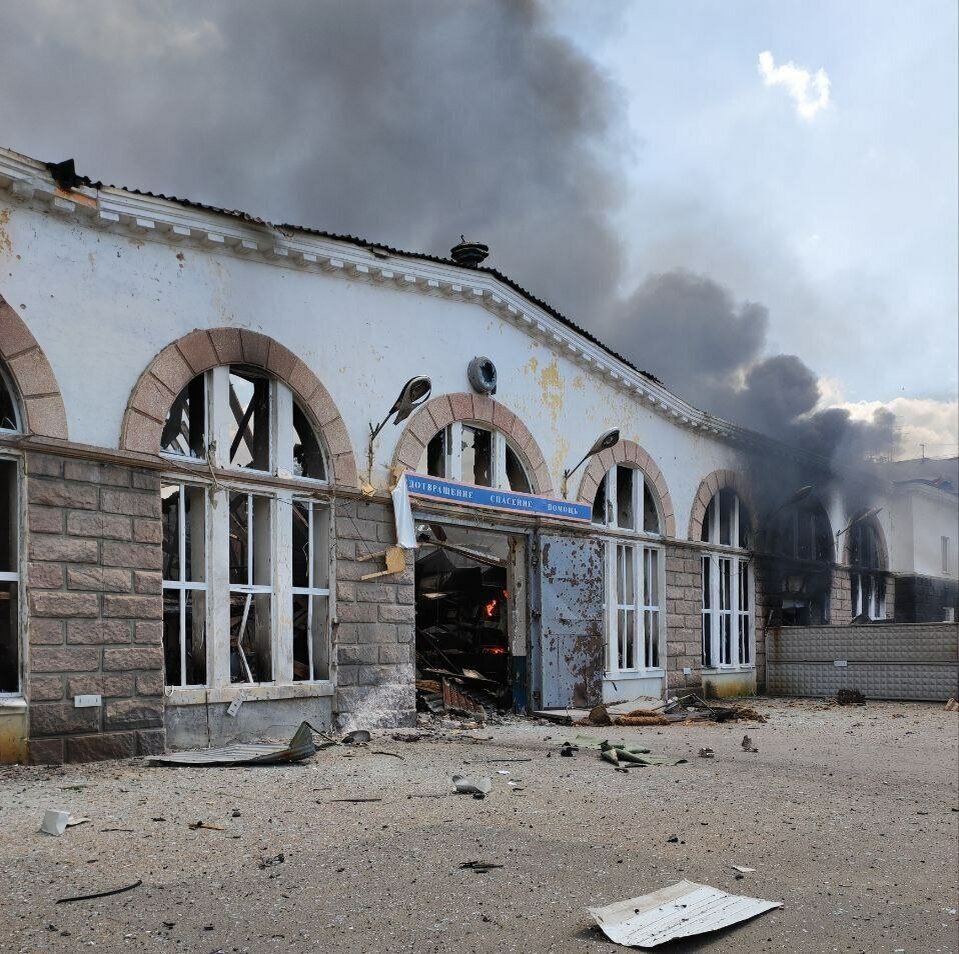 В Донецке под обстрел попала пожарная часть. Фото Яндекс. Картинки. 