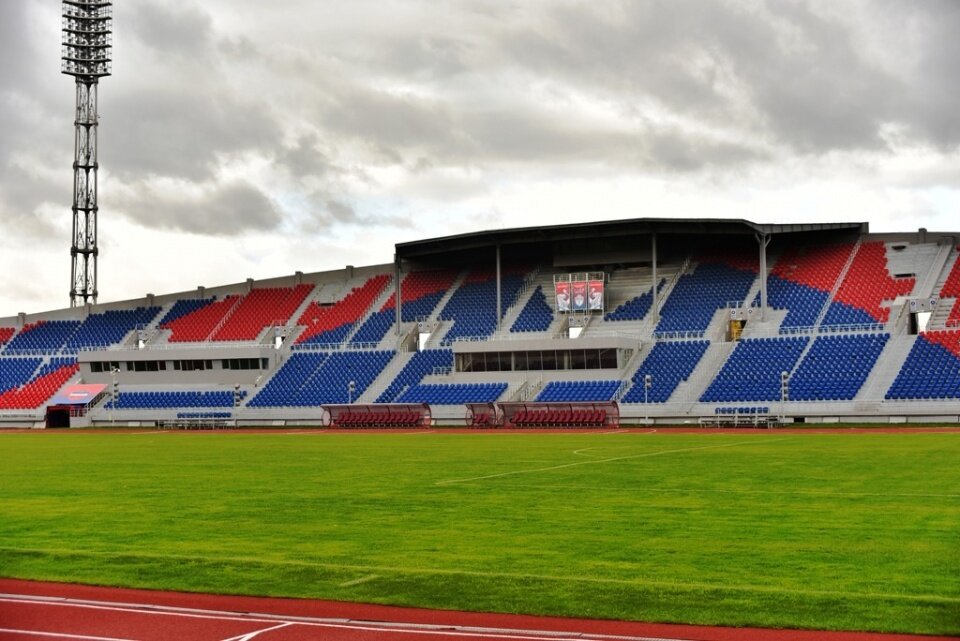 Футбол западная трибуна. Центральный стадион Енисей. Стадион Енисей Красноярск. Стадион ФК Енисей Красноярск. Центральный стадион Красноярск