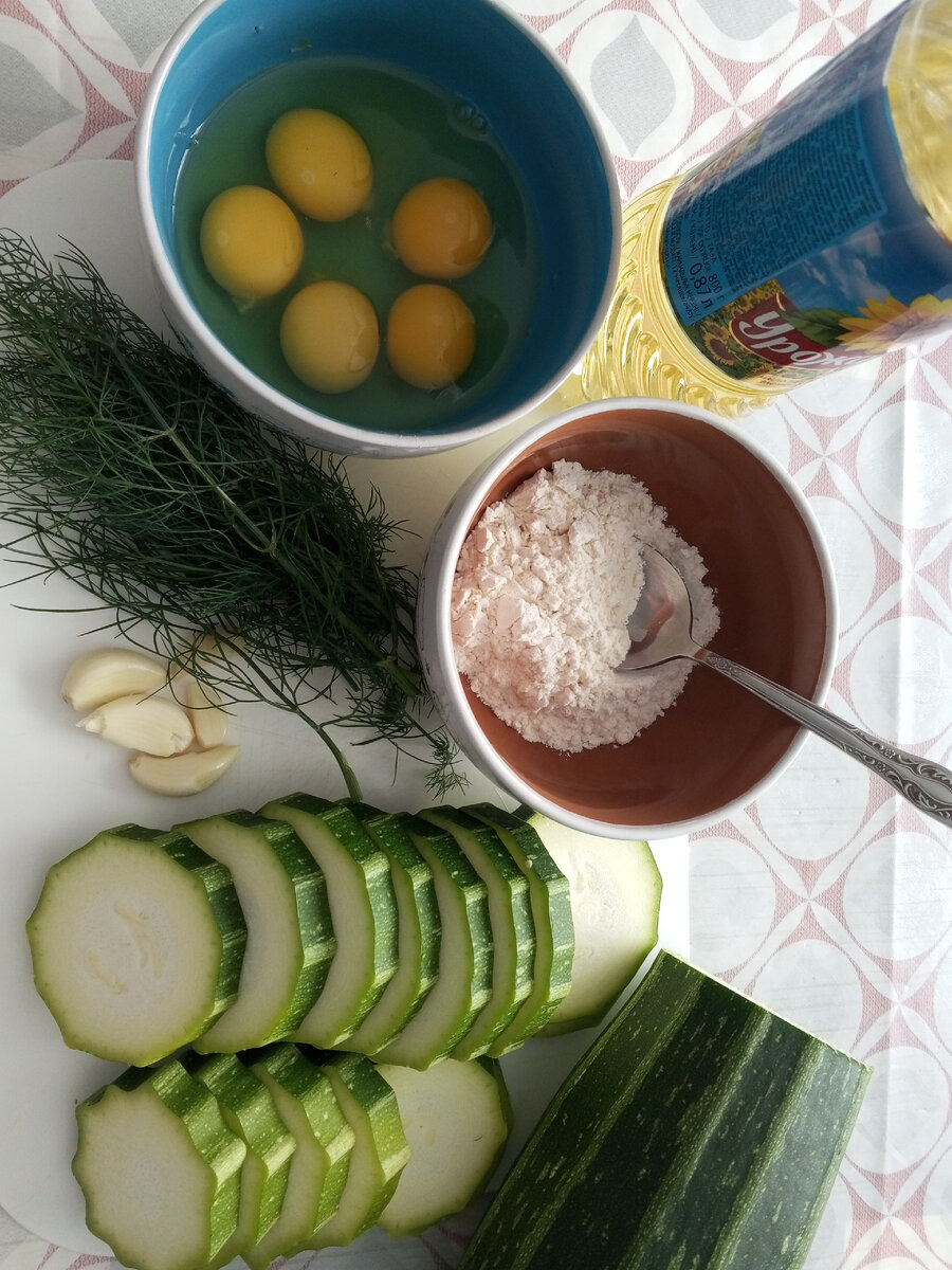 Ингредиенты для приготовления кабачков в яичном кляре