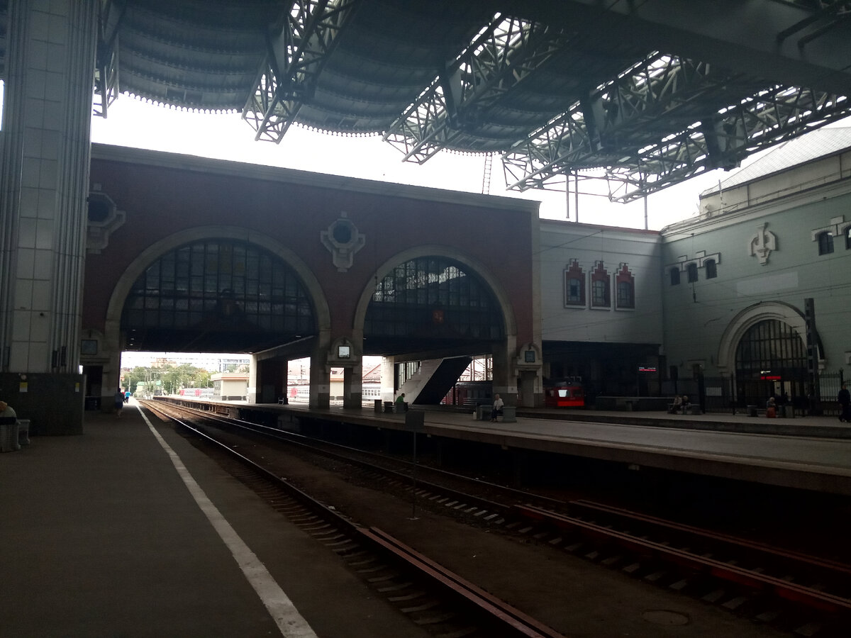 Где-то на заднем плане грустит одинокая ЭД2Т...