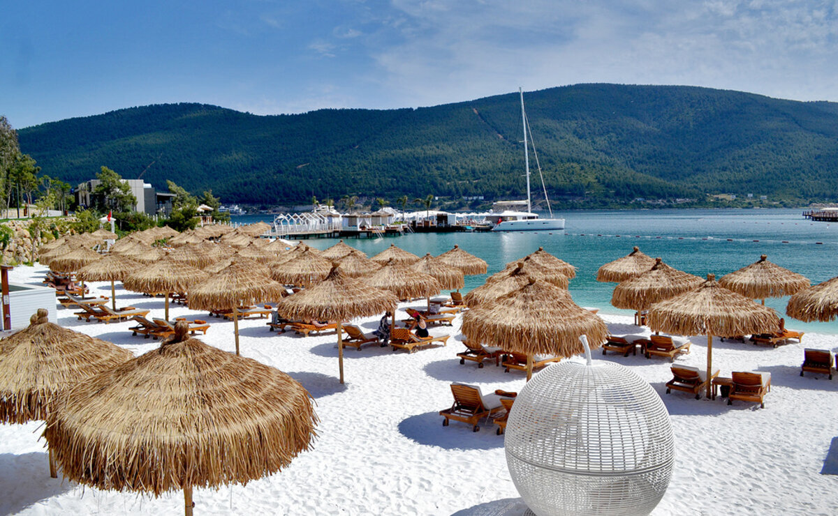 Отдых в соответствие. Lujo Bodrum 5 Бодрум Турция пляж. Lujo Bodrum Hotel пляж. Пляж отеля Луджо Бодрум Турция. Кабана Бодрум.