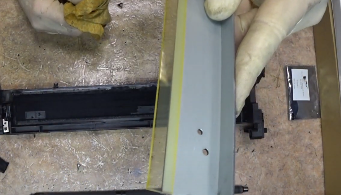 Фото 35. Выгибаем уплотнитель