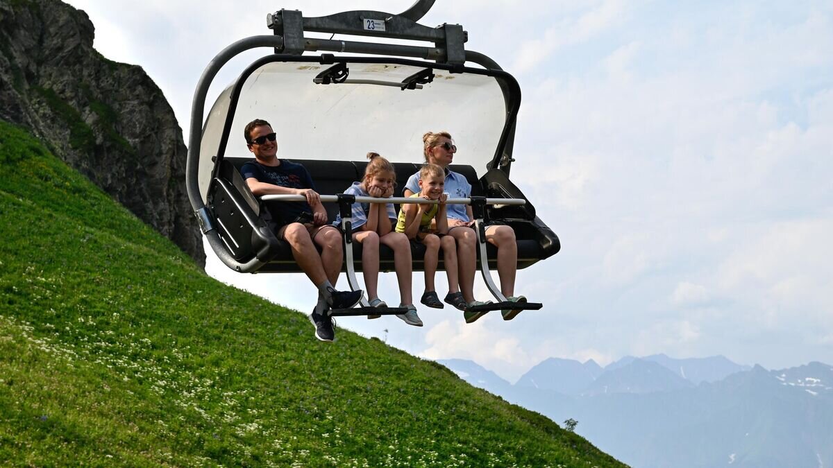    Летний отдых на горном курорте Красная Поляна© РИА Новости / Артур Лебедев