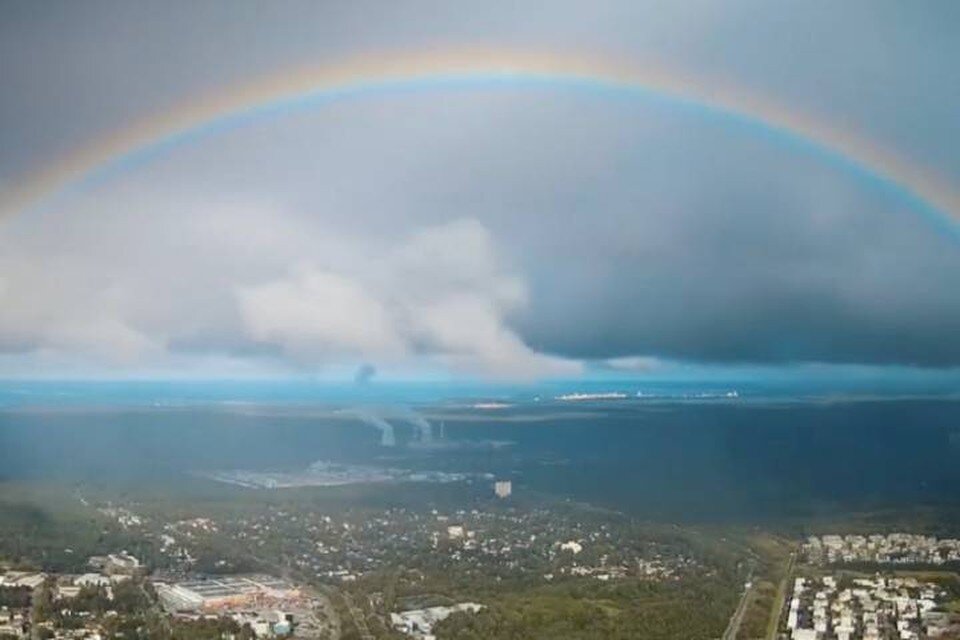     На видео попало рождение радуги над Петербургом  принтскрин видео.