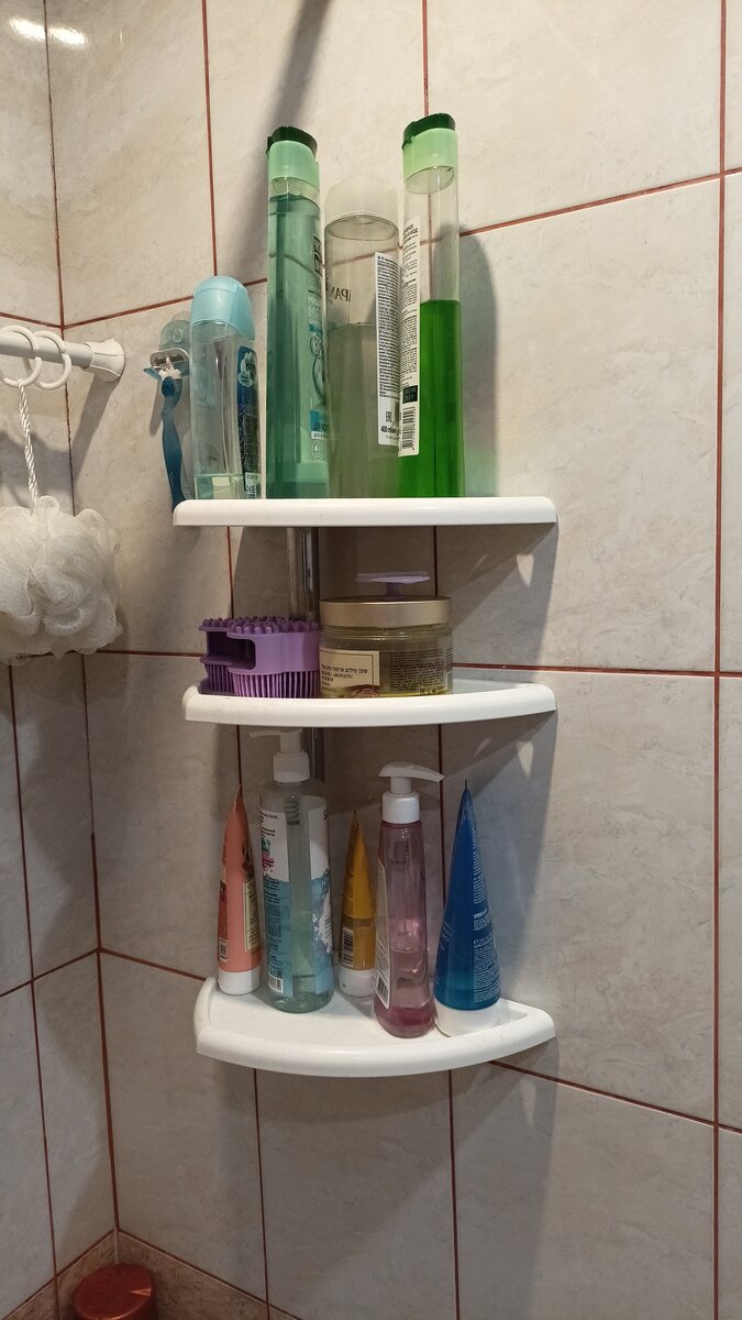 Бедная полочка, как она все это выдерживает?