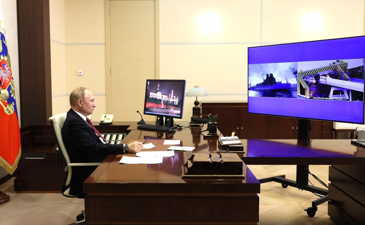 Владимир Путин принял участие в церемонии спуска на воду атомного ледокола "Якутия", построенного корабелами Балтийского завода (входит в ОСК) / Kremlin.ru
