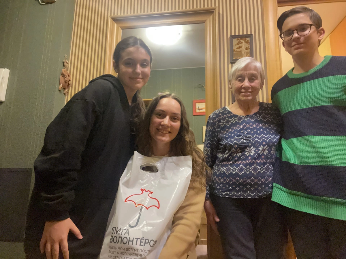 Ева, Аня, Максим в гостях у Инны Николаевны