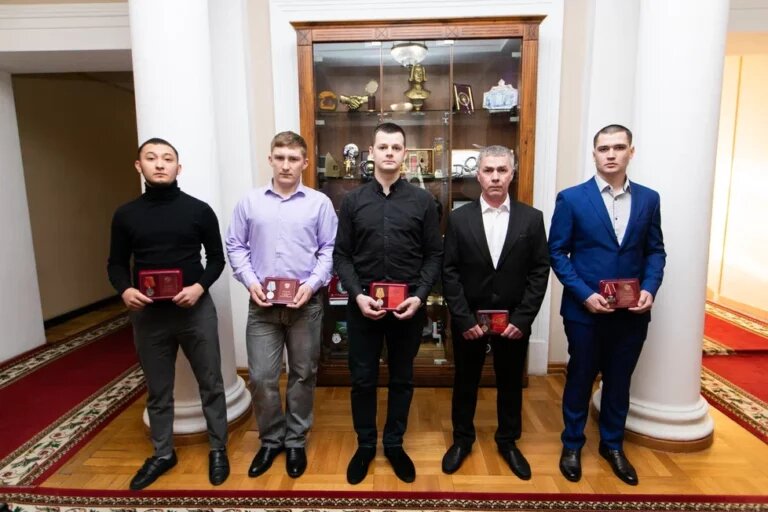    Губернатор Денис Паслер передал госнаграды Минобороны РФ пяти оренбургским бойцам Андрей Севостьянов