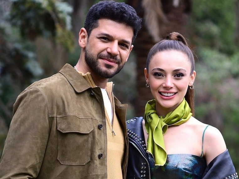 Први заједнички селфи Рабије Сојтурк (Асли) и Емреа Кивиљима (Мехмет)