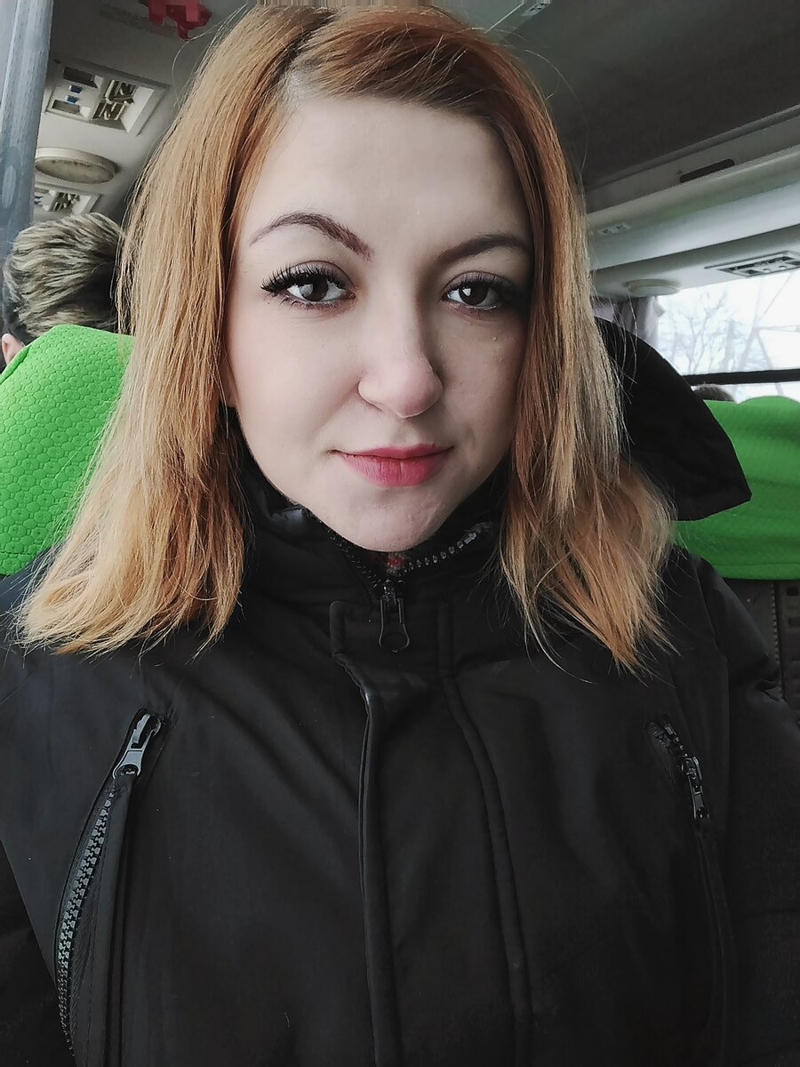 Отёчность ещё есть, есть и ретушь. Еду в междугороднем автобусе по делам.