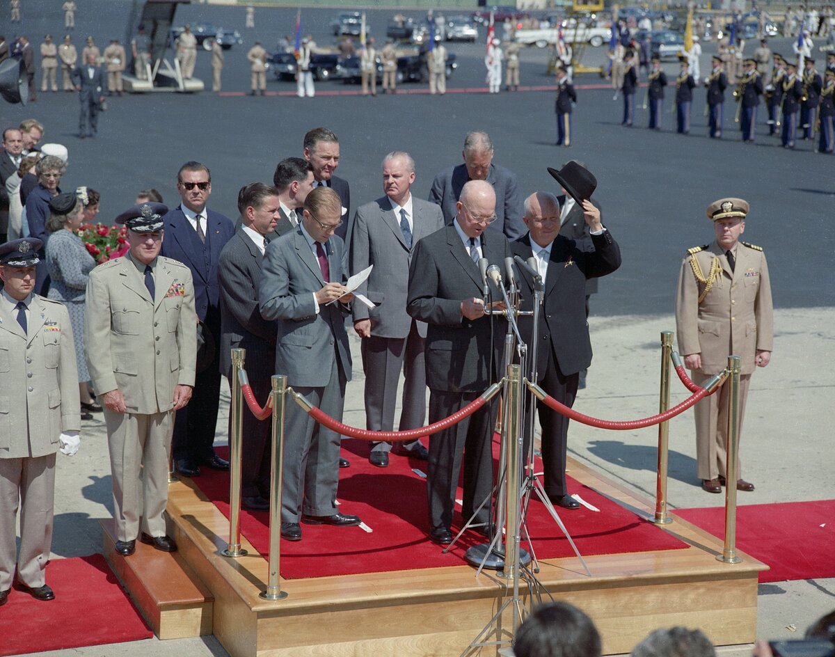 Первый визит хрущева в сша. Визит Хрущева в США 1959. Хрущев и Эйзенхауэр в США 1959. Визит Хрущева в США Эйзенхауэр.