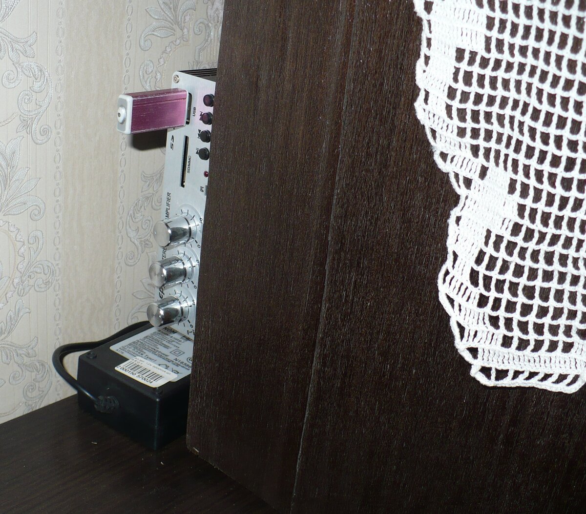 Вот он, китайский вирус, заразивший нашу, советскую радиолу. Впоследствии был удалён.