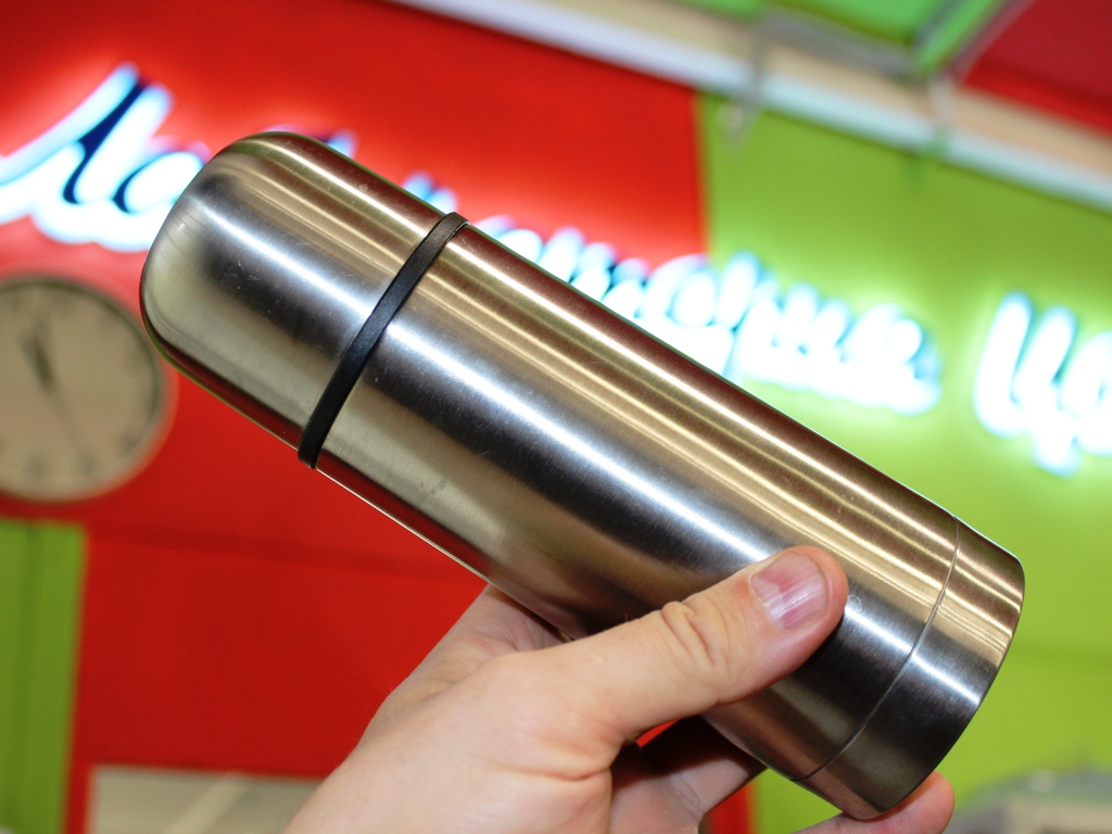 Был обычный стальной термос