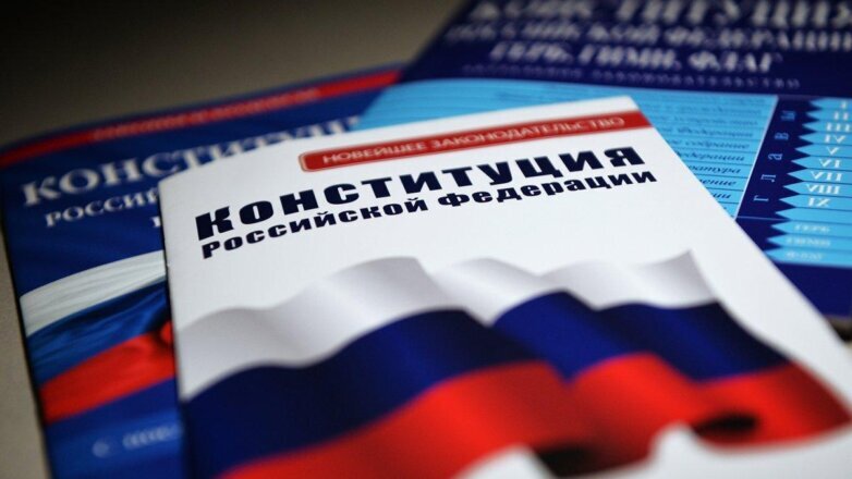 По данным экзитпола ВЦИОМ за четыре дня голосования, поправки в Основной закон страны поддержали 76,0% опрошенных. Против высказались 23,6%.