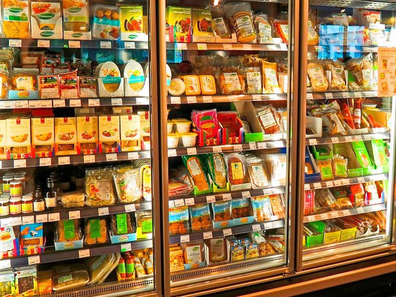 При всем обилии продуктов в магазине, немцы привыкли экономить