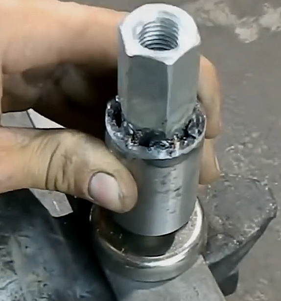 Приварка гайки и запрессовка магнита.