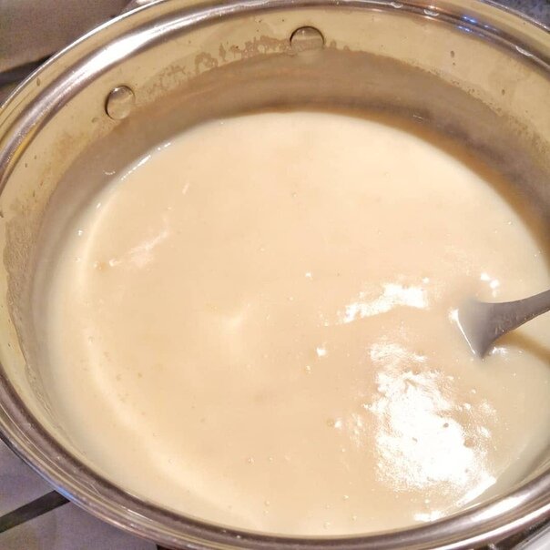 КРЕМ:
✔️ яйца - 4 штуки;
✔️ сахар - 2 стакана;
✔️ мука - 0.5 стакана;
✔️ молоко - 1 пакет (900 мл);
✔️ ванильный сахар - маленький пакетик.