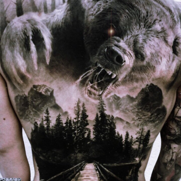 Тату медведя над дорогой