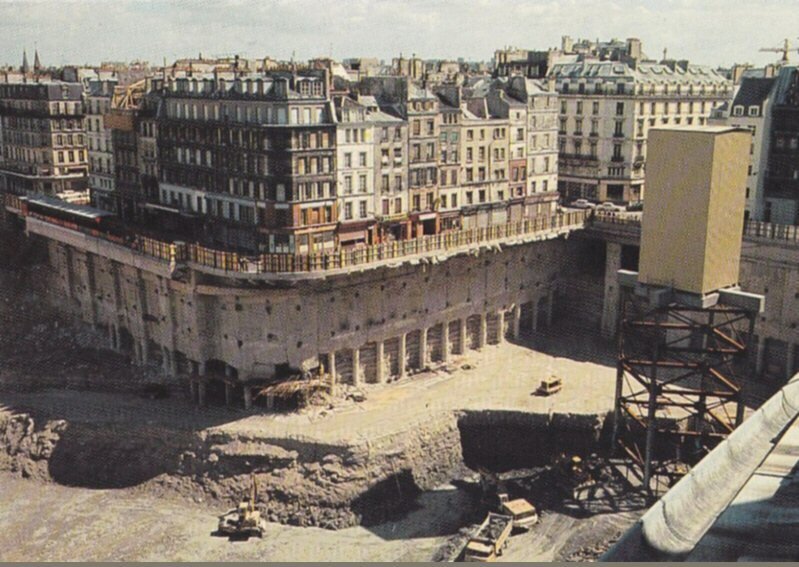 Земли здания. Труа де Холл, Париж, 1974 раскопки. Раскопки les Halles Париж. Труа де Холл. Труа де Холл раскопки.