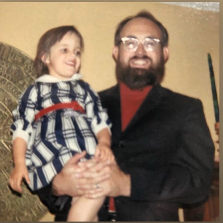 Двухлетняя Кристин Дэвис с отцом