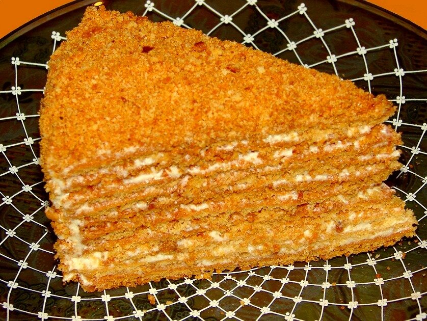 Торт медовик классический со сметанным кремом и сгущенкой в домашних условиях пошагово рецепт с фото