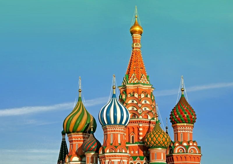 Собор Василия Блаженного на фоне голубого неба