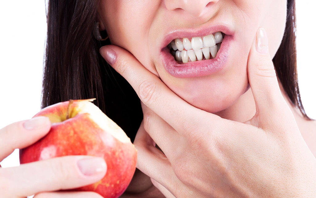 От чего может возникнуть гиперестезия зубов? Фото: dentconsult.ru