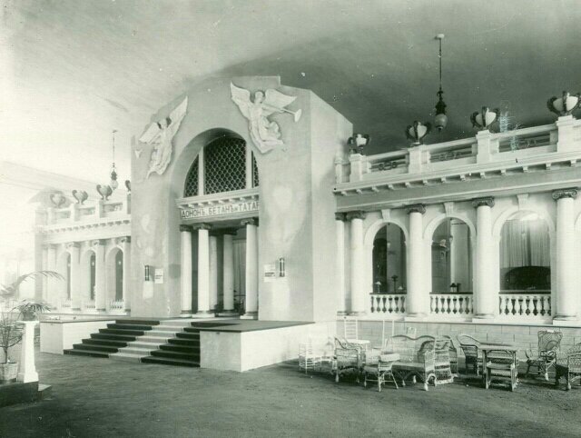 Обеденный зал ресторана "Донон", фотоателье Карлы Буллы, апрель 1911-го. 
Фото отсюда https://www.citywalls.ru/house9640.html