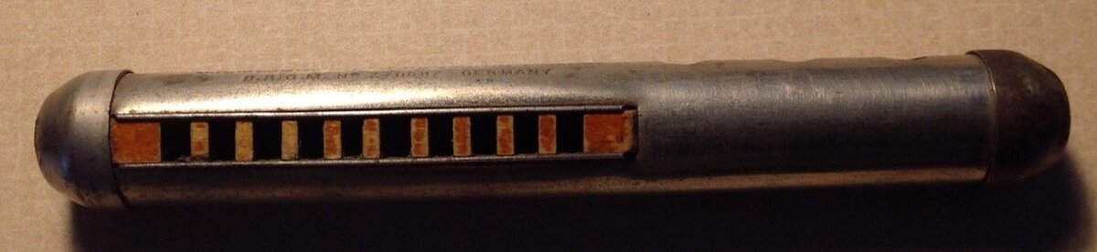 И три дырочки сбоку...