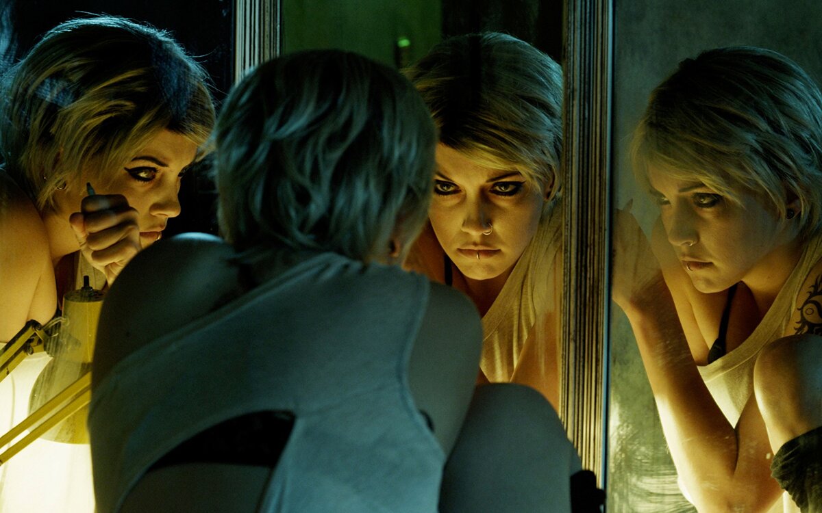 Кадр из фильма "Писака/The Scribbler" 