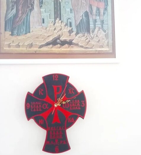 Часы в комнате переговоров