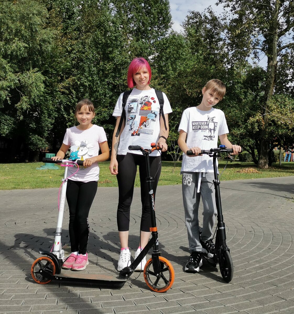 Автор с дИтями, автор работает, муж тоже работает, но учителям мозги не делаем. Это сразу, на случай, если начнётся: "Своих роди, потом осуждай!". 