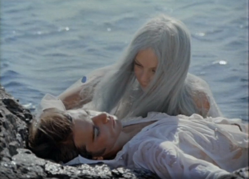 Русалочка и Принц после спасения. Скриншот автора