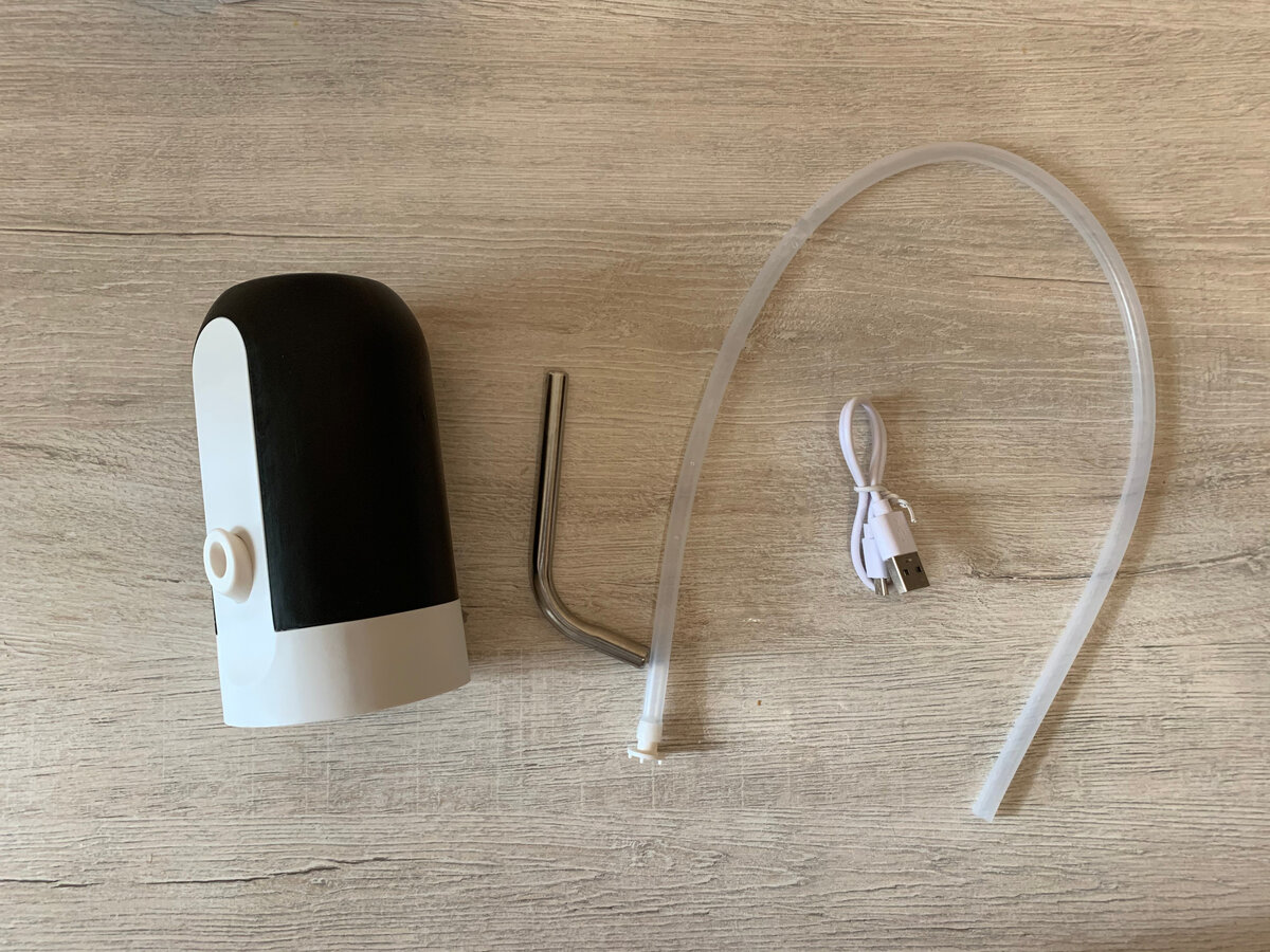 Провод меня конечно рассмешил ,а вот трубки хватает с головой на 19л. бутылку.