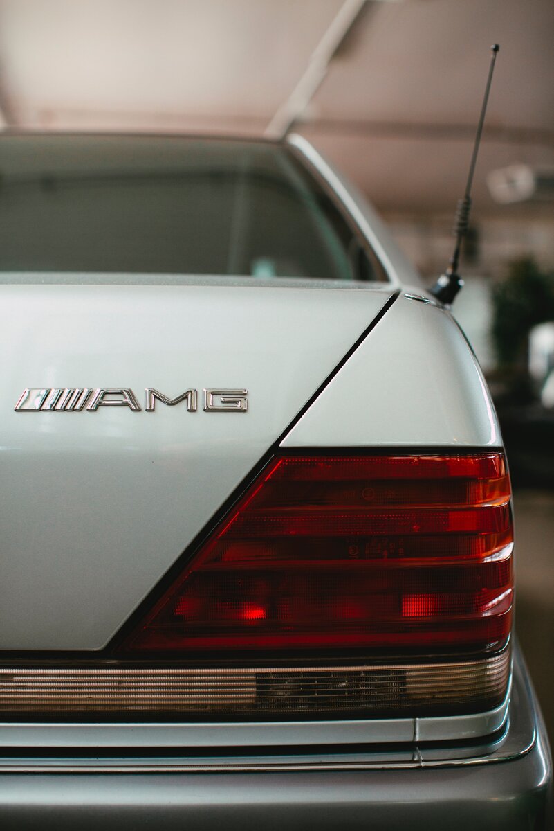 Mercedes-benz w140 amg. Фото сделал Markus Spiske из Unsplash.com