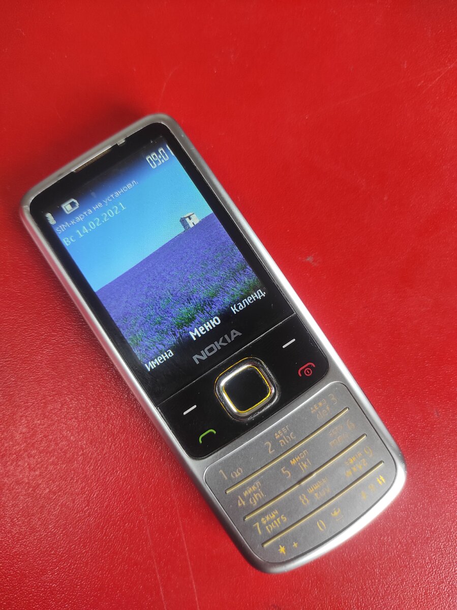 На фото Nokia 6700с-1, листаем дальше, вспоминаем как он выглядел