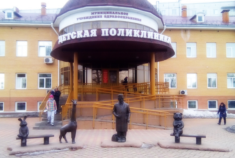 Визит в детскую поликлинику часто вызывает больше волнений у родителей