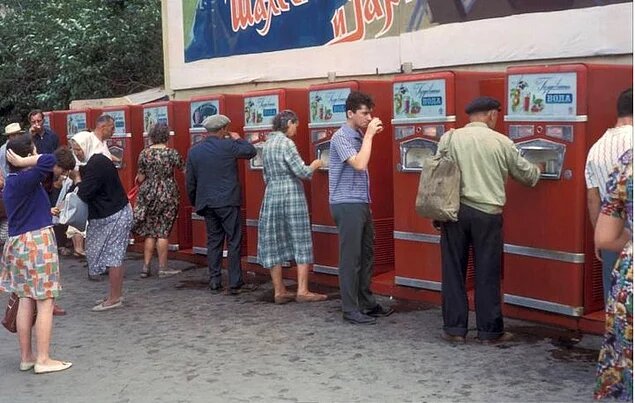 1. Какое советское министерство было ответственным за производство газировки?

Пищепром
Водного хозяйства
Культуры
