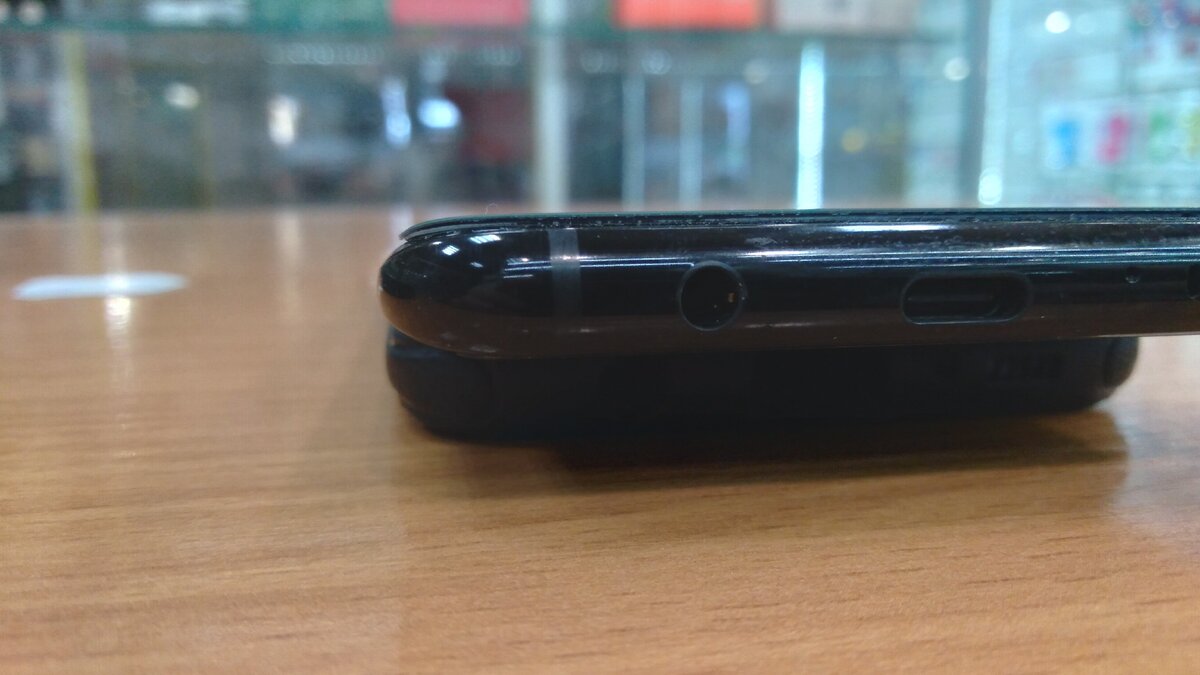 Закругленный угол дисплея Samsung S8+