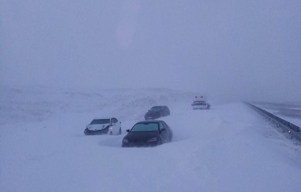 Как русская зима испытывает водителей: снежный плен, ледяной дождь |  AzurDrive | Дзен