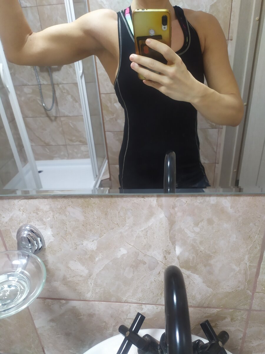 За более-менее внятный верх спасибо жиму лёжа;)