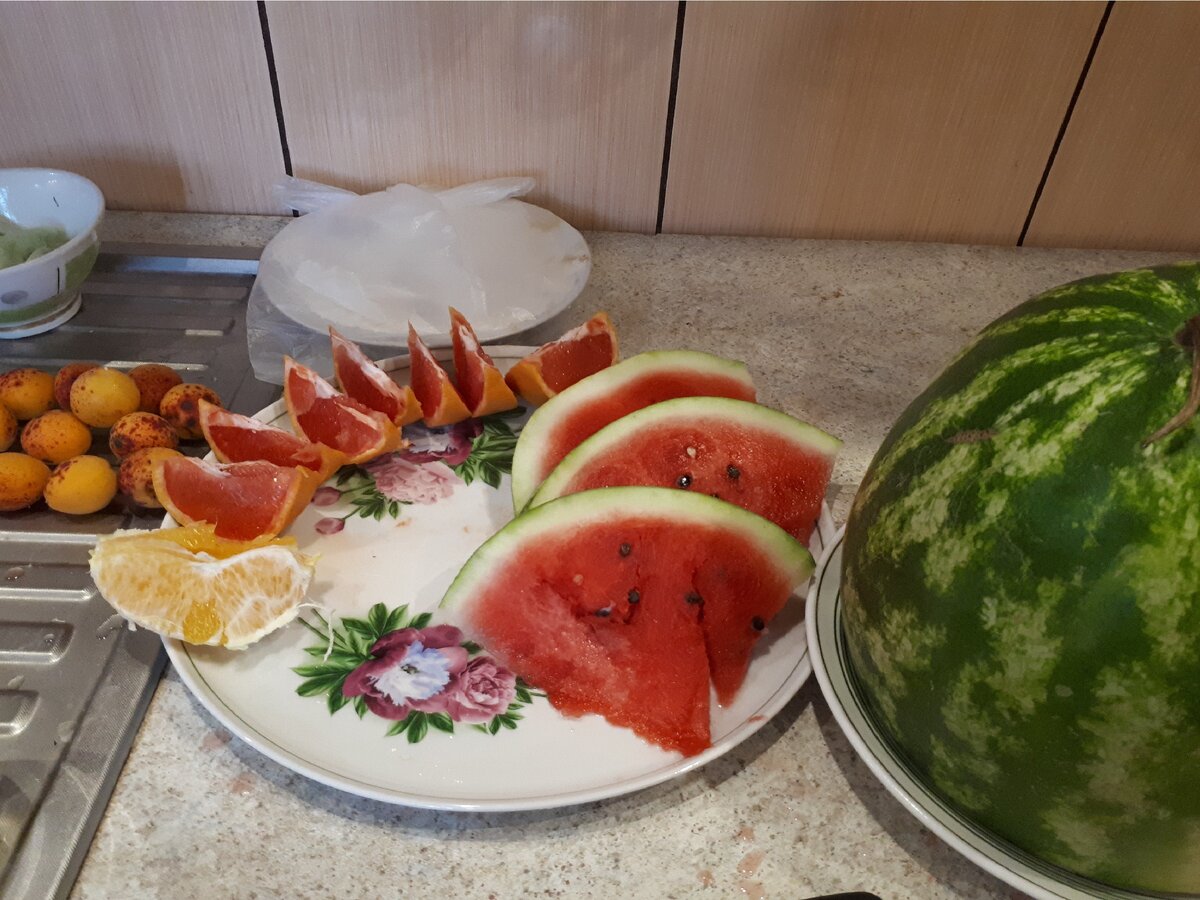 Арбуз, грейпфрут, апельсин, перс