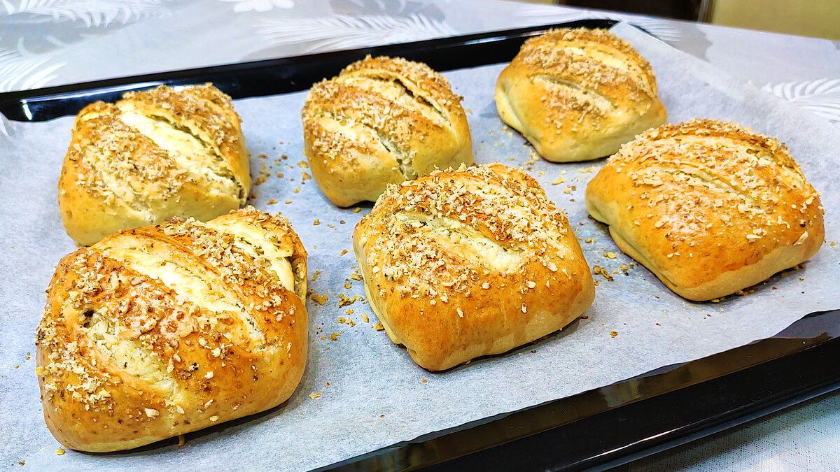 Пышные булочки с сахаром в духовке. Булочки с начинкой в духовке. Слоеные булочки. Пышные булочки из дрожжевого теста в духовке. Булки из слоёного теста.