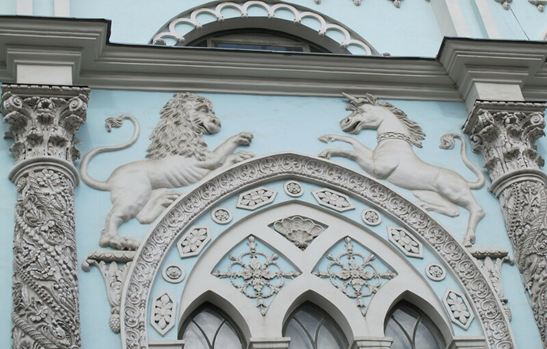 Лев и единорог на здании Синодальной типографии (фото автора)