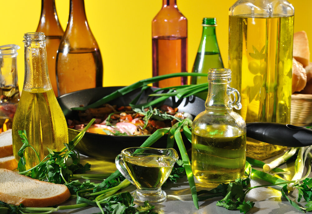 Дымление оливкового масла. Постное растительное масло. Растительное масло сервировка. Фото постного растительного масла. Виды постного масла.