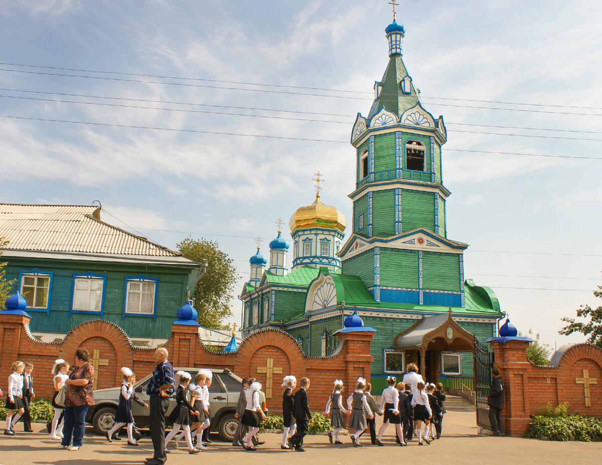 Школьники - частые гости храма. 