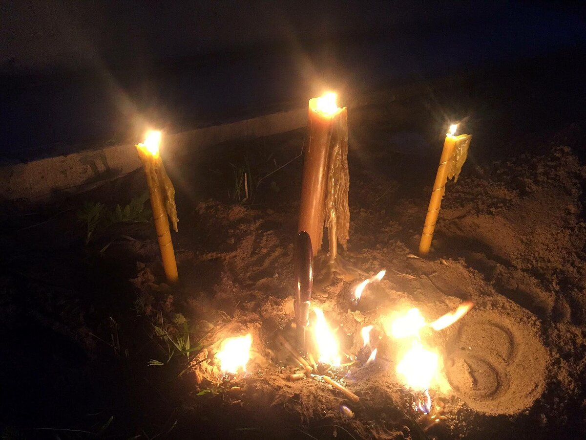 Ритуалы со свечами. Откуп на кладбище